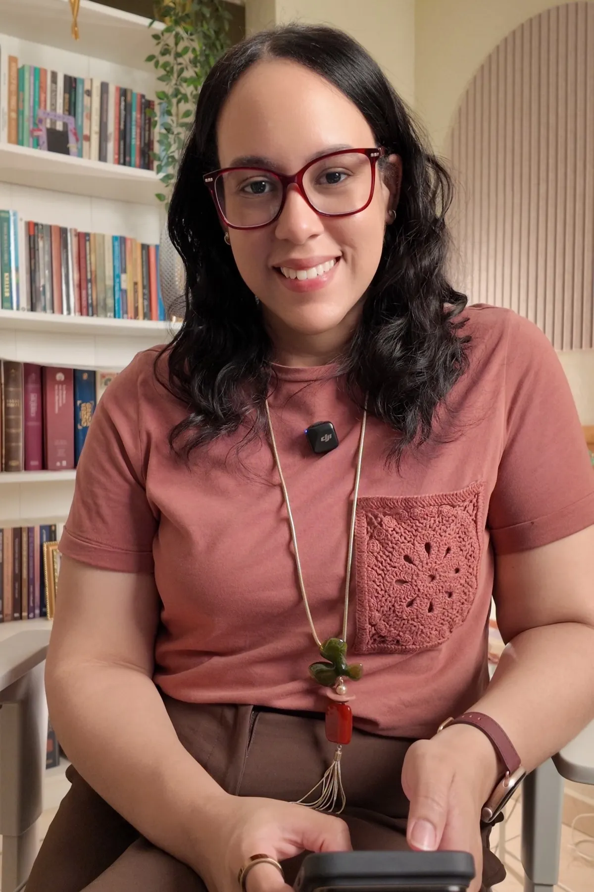 Masiel Mateo sonriendo, con blusa cálida